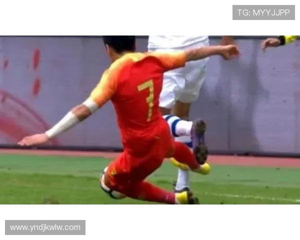 广西外援阿萨莫阿遭遇颈椎骨折意外撞坏场边LED广告牌引发关注